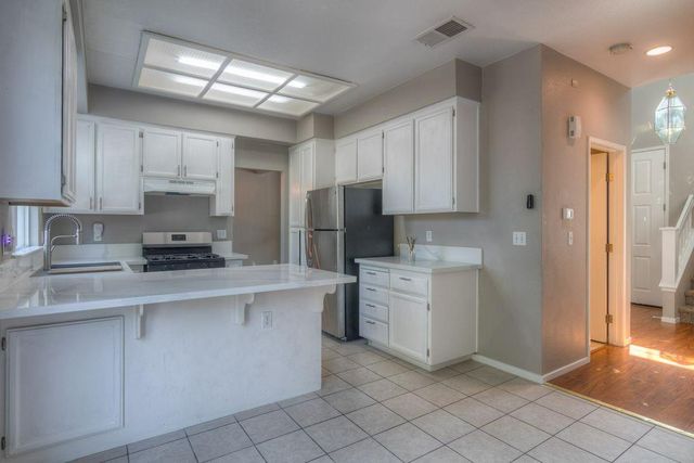6871 Newport Cove Way, Sacramento, CA 95823
