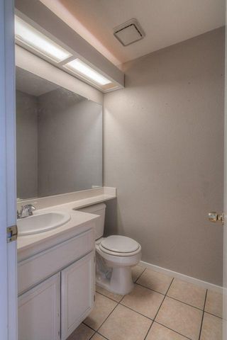 6871 Newport Cove Way, Sacramento, CA 95823