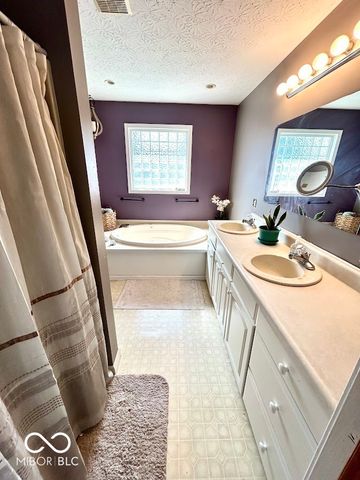 14201 W Katriene Drive, Daleville, IN 47334