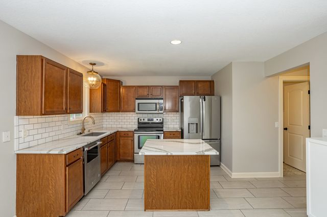645 SE Pleasant View Drive, Waukee, IA 50263