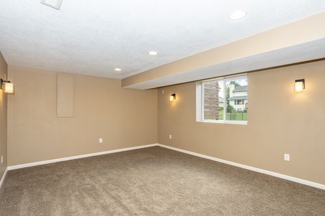645 SE Pleasant View Drive, Waukee, IA 50263