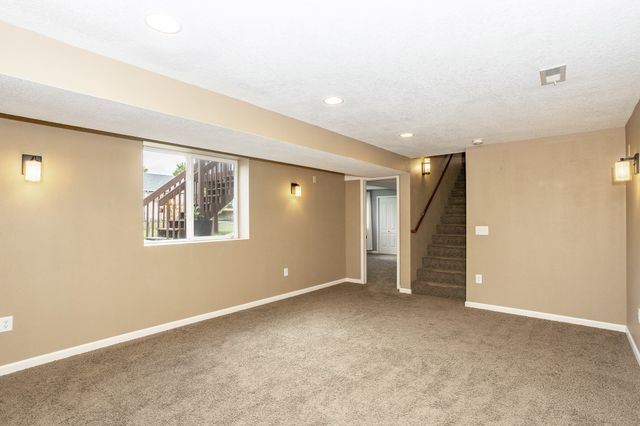 645 SE Pleasant View Drive, Waukee, IA 50263