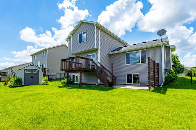 645 SE Pleasant View Drive, Waukee, IA 50263