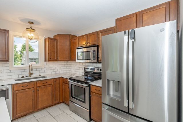 645 SE Pleasant View Drive, Waukee, IA 50263