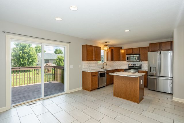 645 SE Pleasant View Drive, Waukee, IA 50263