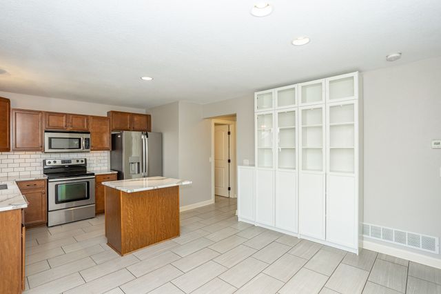 645 SE Pleasant View Drive, Waukee, IA 50263