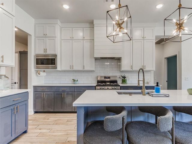 741 E Barajas Terrace, Mustang, OK 73064