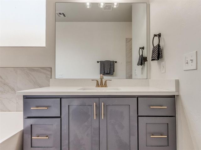 741 E Barajas Terrace, Mustang, OK 73064