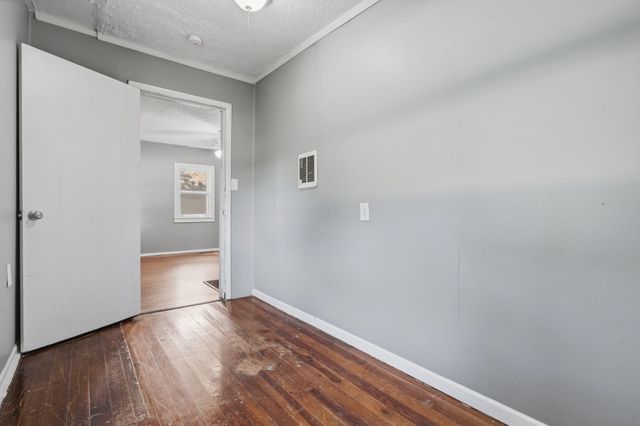 921 W Chicago Street, Springfield, MO 65803