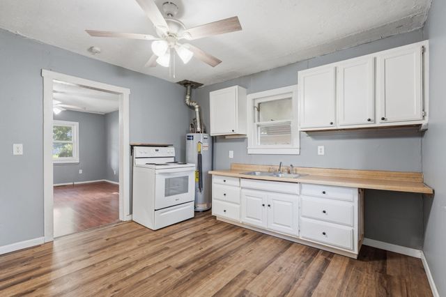 921 W Chicago Street, Springfield, MO 65803