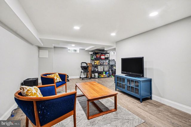 916 E GOWEN AVE, Philadelphia, PA 19150