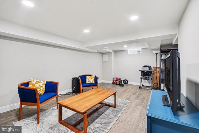 916 E GOWEN AVE, Philadelphia, PA 19150