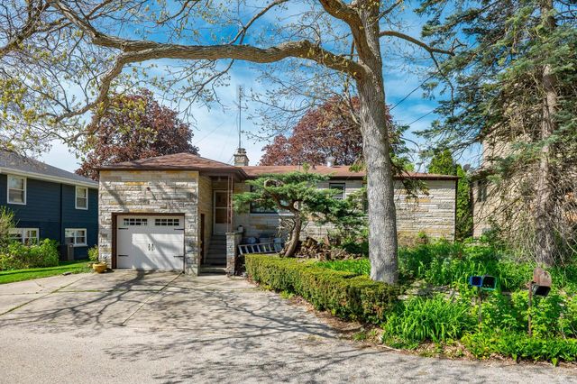 2717 Ridley ROAD, Hartland, WI 53029
