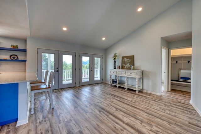 2112 J V Ledford Road, Young Harris, GA 30582
