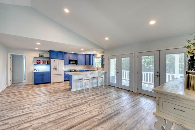 2112 J V Ledford Road, Young Harris, GA 30582