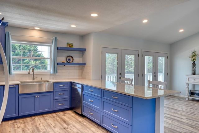 2112 J V Ledford Road, Young Harris, GA 30582