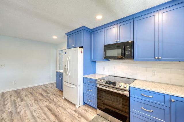 2112 J V Ledford Road, Young Harris, GA 30582
