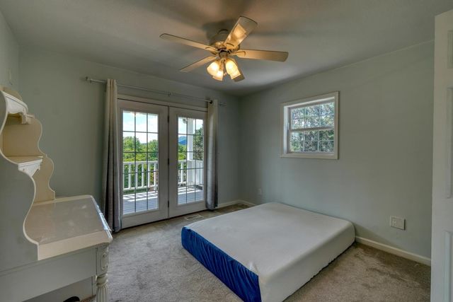 2112 J V Ledford Road, Young Harris, GA 30582