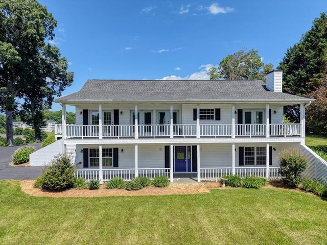 2112 J V Ledford Road, Young Harris, GA 30582