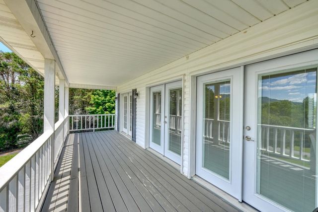 2112 J V Ledford Road, Young Harris, GA 30582