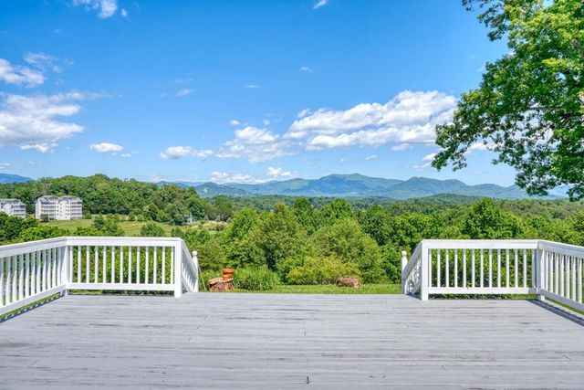 2112 J V Ledford Road, Young Harris, GA 30582