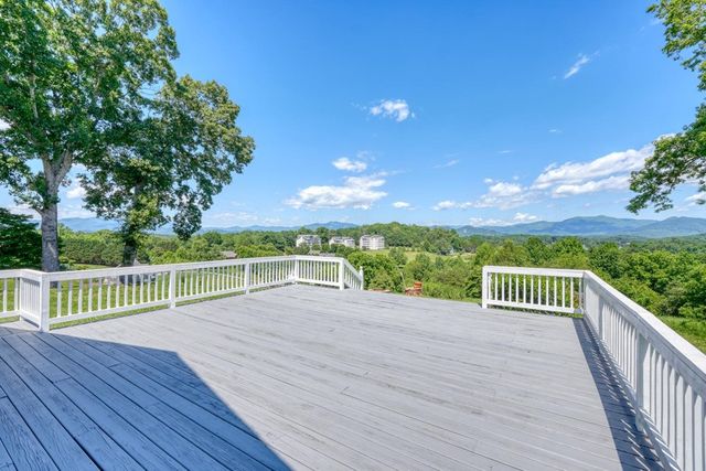 2112 J V Ledford Road, Young Harris, GA 30582