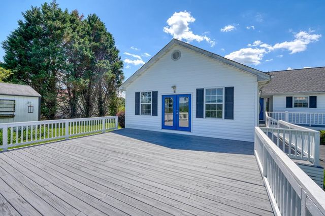 2112 J V Ledford Road, Young Harris, GA 30582