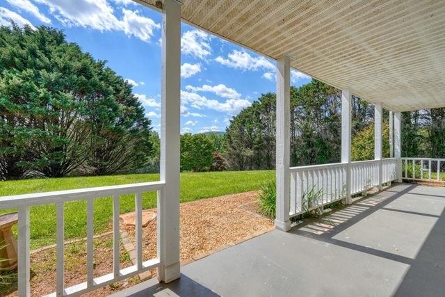 2112 J V Ledford Road, Young Harris, GA 30582