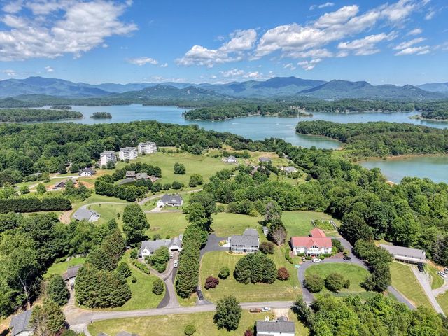2112 J V Ledford Road, Young Harris, GA 30582