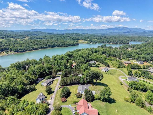 2112 J V Ledford Road, Young Harris, GA 30582