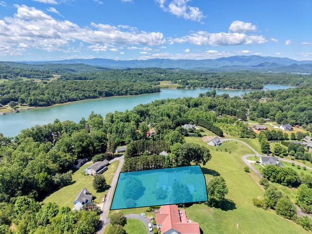 2112 J V Ledford Road, Young Harris, GA 30582
