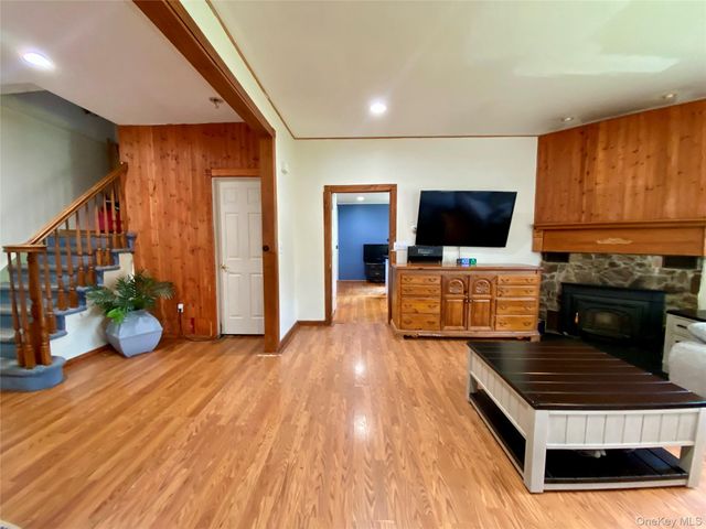 10 Willard Place, Monroe, NY 10950