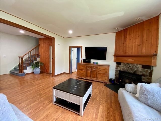 10 Willard Place, Monroe, NY 10950