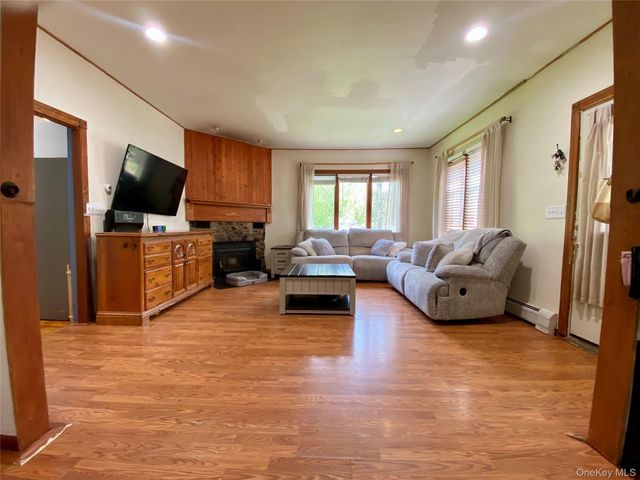 10 Willard Place, Monroe, NY 10950