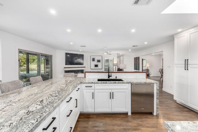 3220 E HATCHER Road, Phoenix, AZ 85028