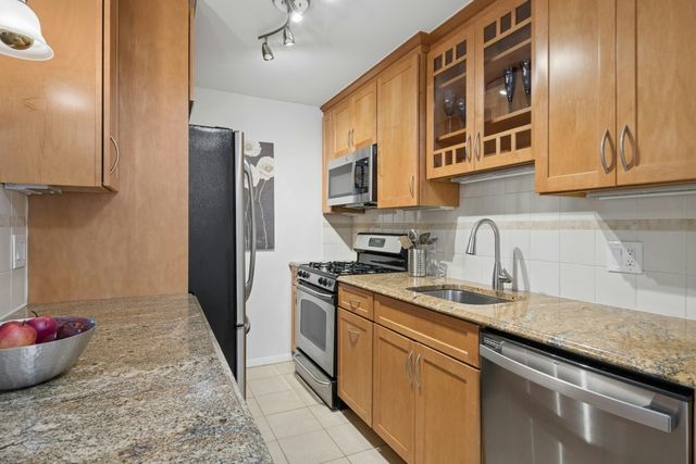 9 Hawthorne Pl 2J, Boston, MA 02114