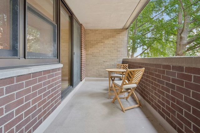 9 Hawthorne Pl 2J, Boston, MA 02114