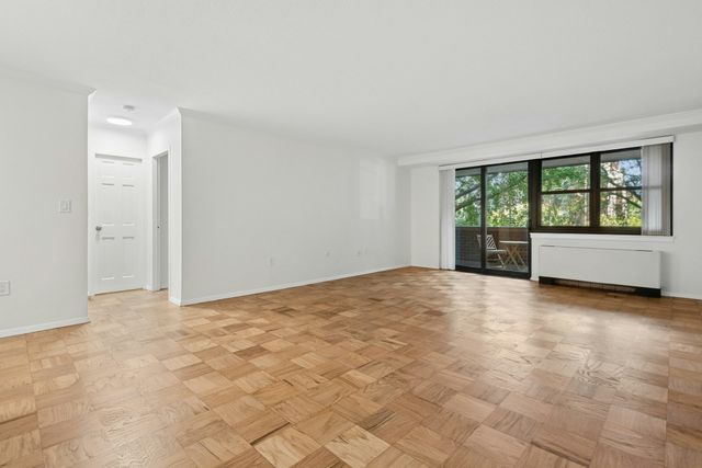 9 Hawthorne Pl 2J, Boston, MA 02114