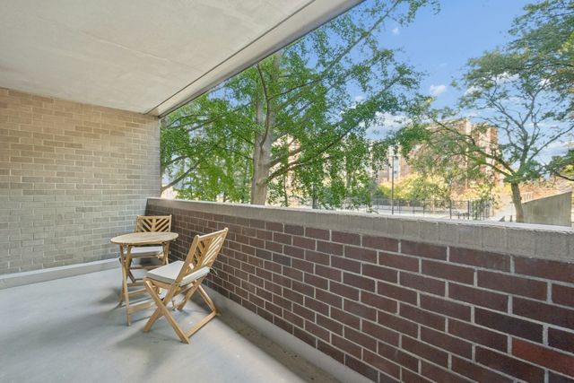 9 Hawthorne Pl 2J, Boston, MA 02114