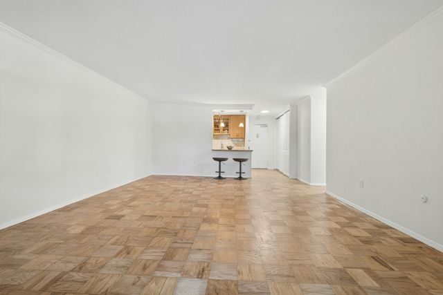 9 Hawthorne Pl 2J, Boston, MA 02114