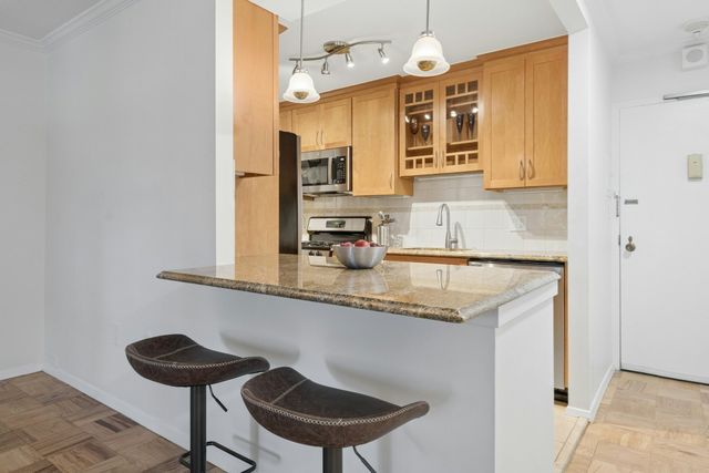 9 Hawthorne Pl 2J, Boston, MA 02114