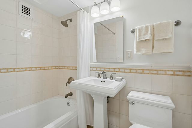 9 Hawthorne Pl 2J, Boston, MA 02114