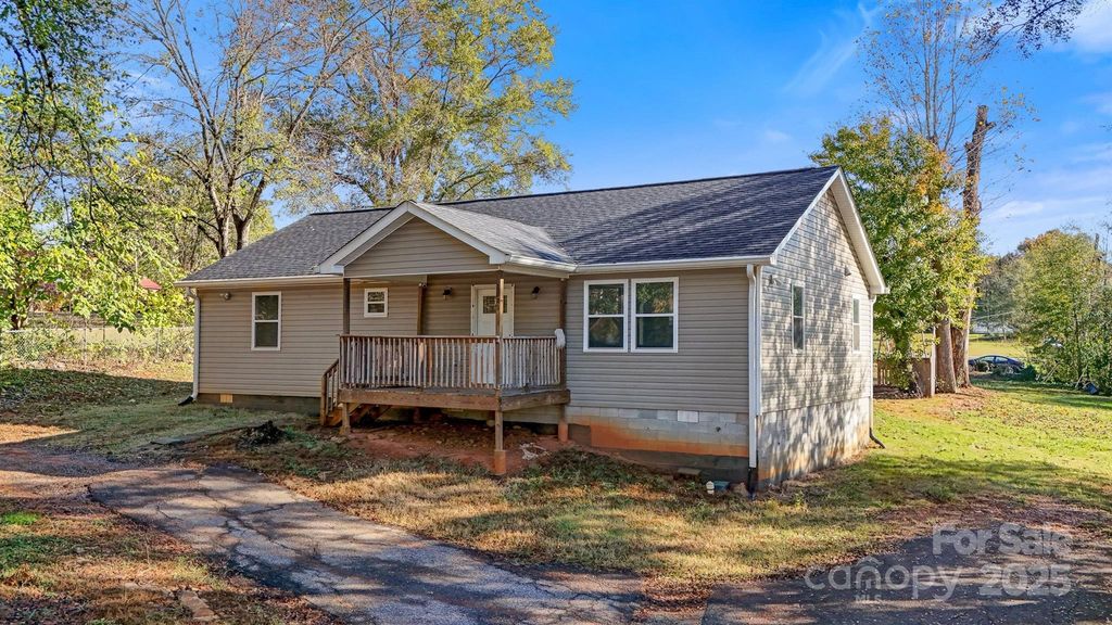 1275 32nd Street SE, Conover, NC 28613