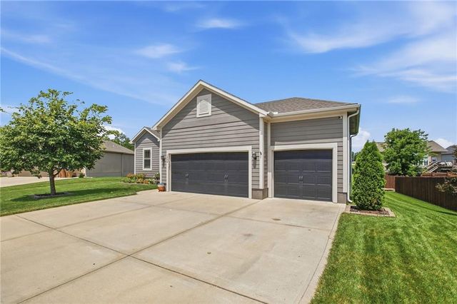 1904 Red Bud Court, Raymore, MO 64083