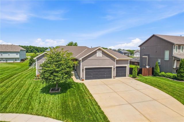 1904 Red Bud Court, Raymore, MO 64083