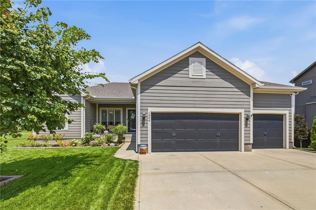 1904 Red Bud Court, Raymore, MO 64083