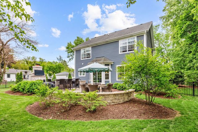715 Oakwood Drive, Geneva, IL 60134