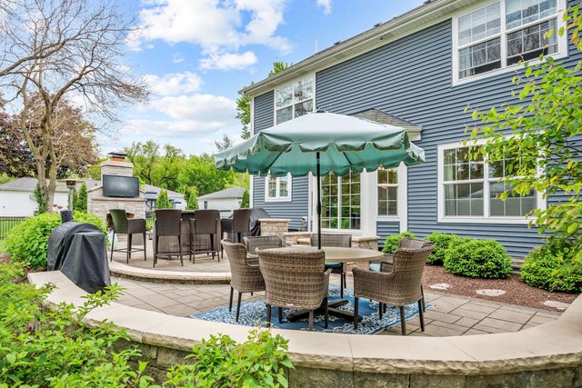 715 Oakwood Drive, Geneva, IL 60134