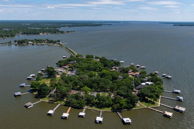 697 Enchanted Isles Drive, Mabank, TX 75156