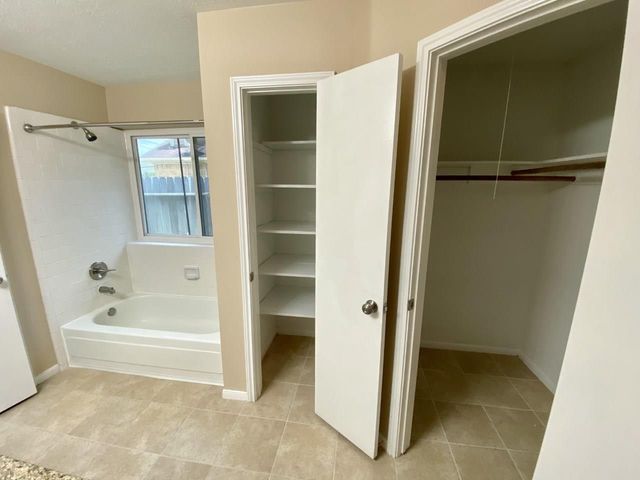 8646 Sunny Ridge Drive, Houston, TX 77095